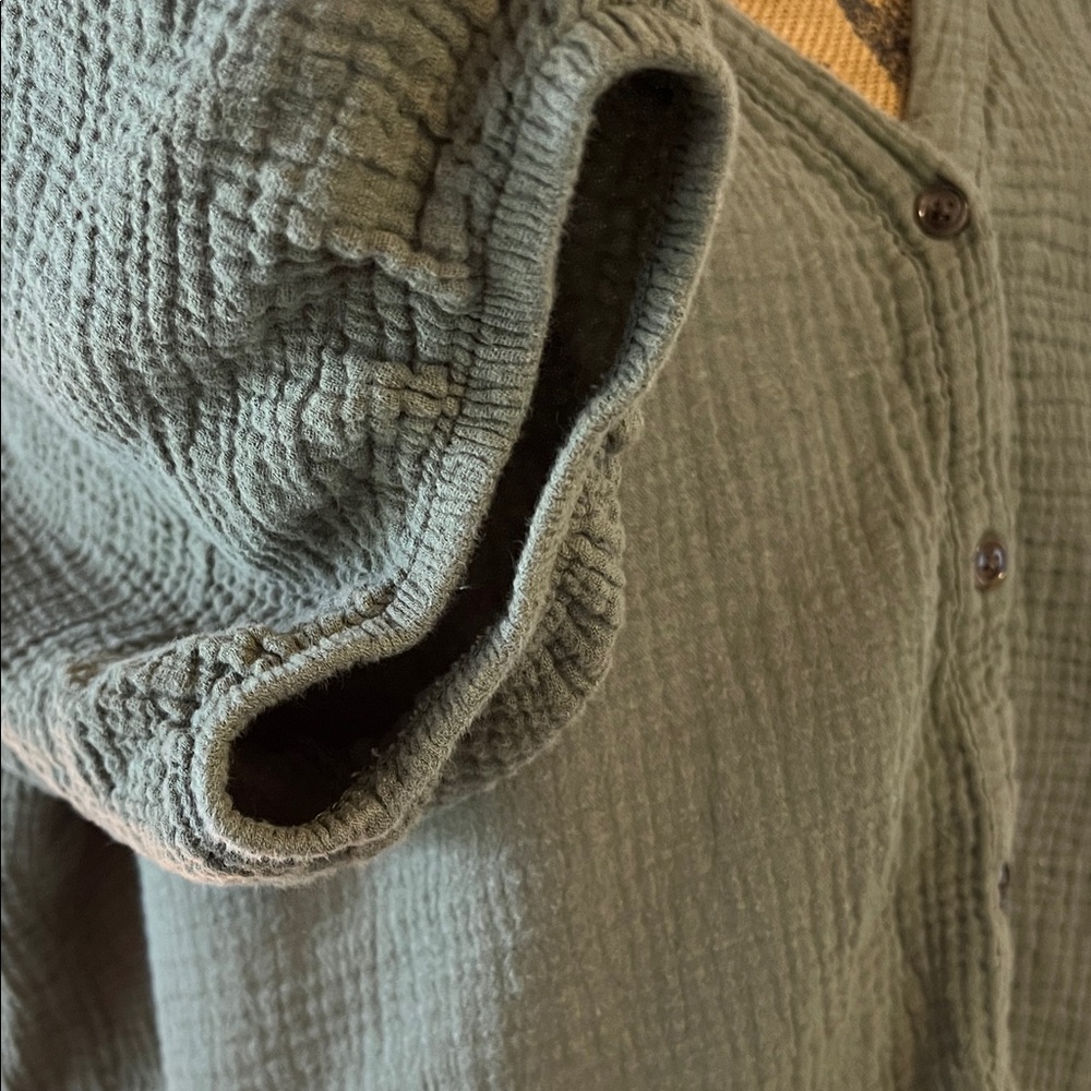 Knox Rose Olive Green Button-Front Gauze V-Neck Top - Picture 3 of 10